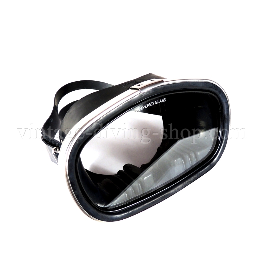 Brand new, diving Mask in traditional vintage-diving style - seven inch oval, black rubber mask. With nose pockets,Tempered Glass